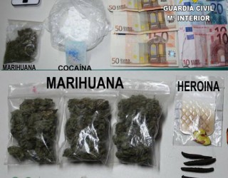 La Guardia Civil detiene un vecino de Ribera (A Coruña) con numerosas dosis de drogas