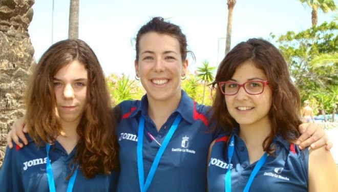 Tres medallas de bronce para los nadadores hellineros en el C. Regional