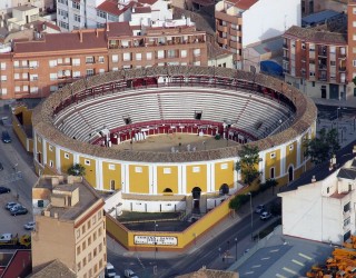 Ramón García, desmiente tajantemente la reducción en más de 3.000 espectadores la capacidad de la Plaza de Toros de Hellín