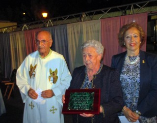 Josefa Montoya premiada con “Una Corona para la solidaridad”
