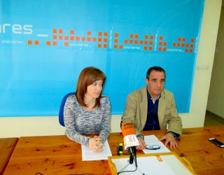 Manuel Mínguez e Irene Moreno enumerar los logros de su partido a nivel regional