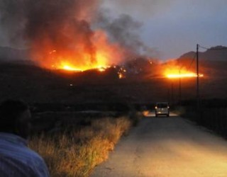 Una tormenta provoca un incendio en la Sierra de la Palera, junto al Cañón de Almadenes