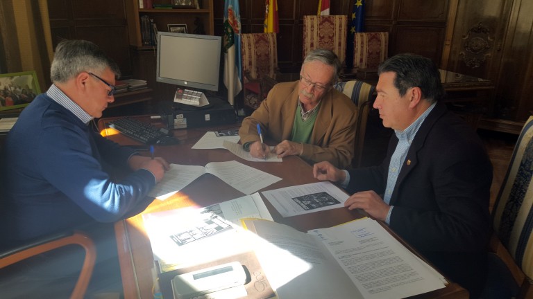 21.000 euros a la Asociación de Cofradías y 10.000 a la de Peñas de Tamborileros