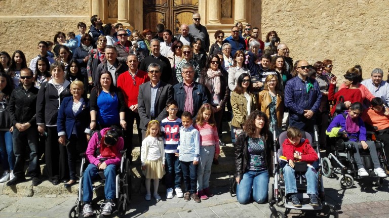 Concentración con motivo del Día Mundial del Autismo