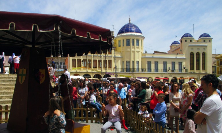 Animación en el Mercado Cervantino en la mañana del domingo