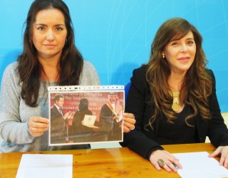 El PP critica con dureza la presencia de García-Page entregando un premio a una mujer con niqab