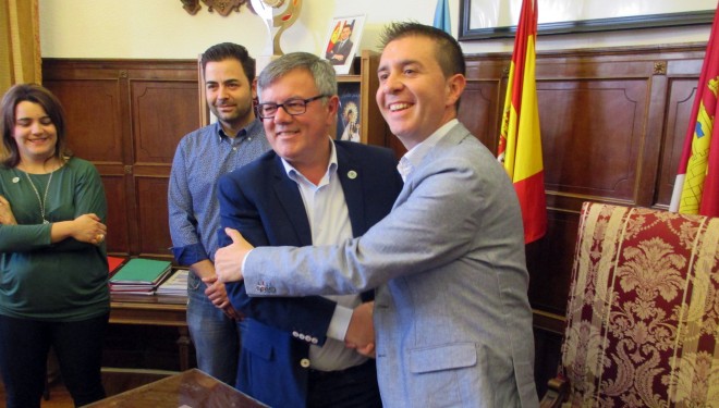Firma de un convenio entre la Diputación y el Ayuntamiento