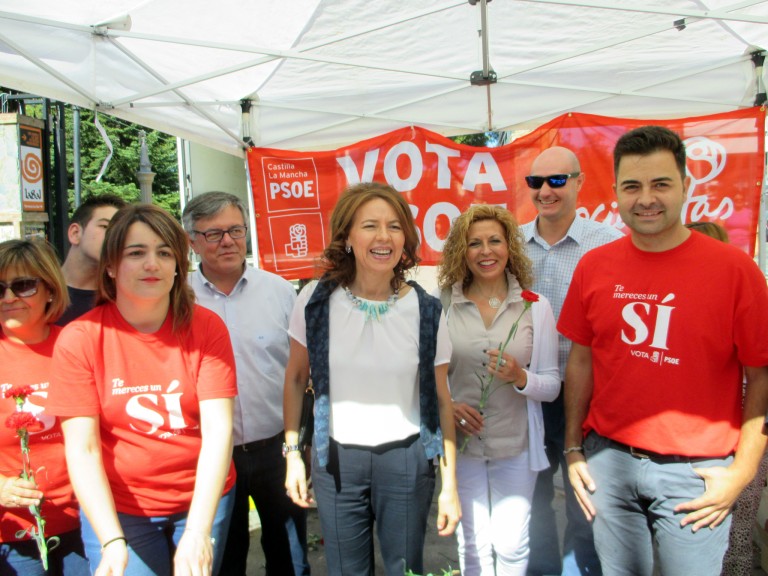 PSOE, PP y Unidos Podemos, intentaron convencer a los ciudadanos en el mercadillo de la veracidad de sus programas