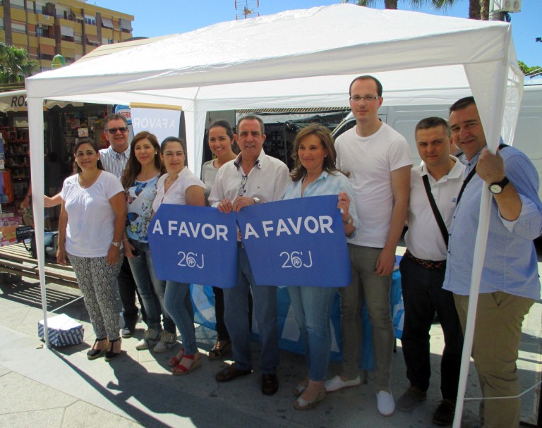 El Mercadillo volvió a ser punto de reunión de los partidos políticos