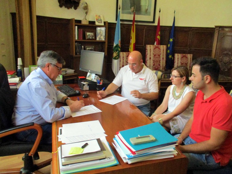 Firmado el convenio entre el Ayuntamiento y Cruz Roja