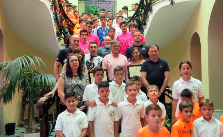 Los deportistas hellineros fueron homenajeados por el Ayuntamiento
