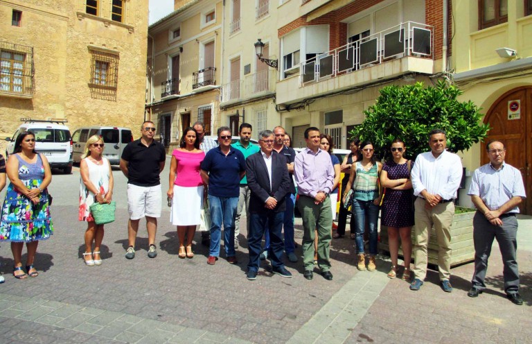 La Corporación Municipal guarda un minuto de silencio por el atentado de Niza