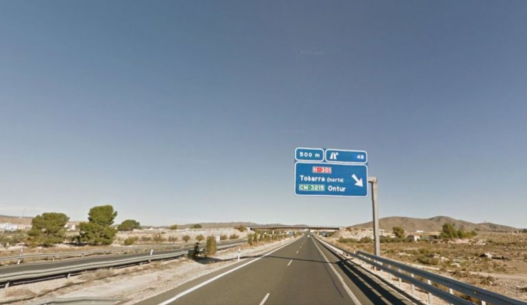 Sale ardiendo en plena Autovía un camión cargado con 20.000 litros de aceite usado