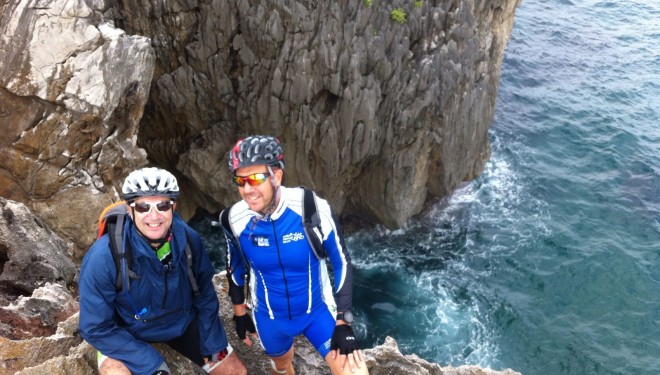 Dos hellineros completan en bicicleta los 900 kilómetros del Camino de Santiago Norte