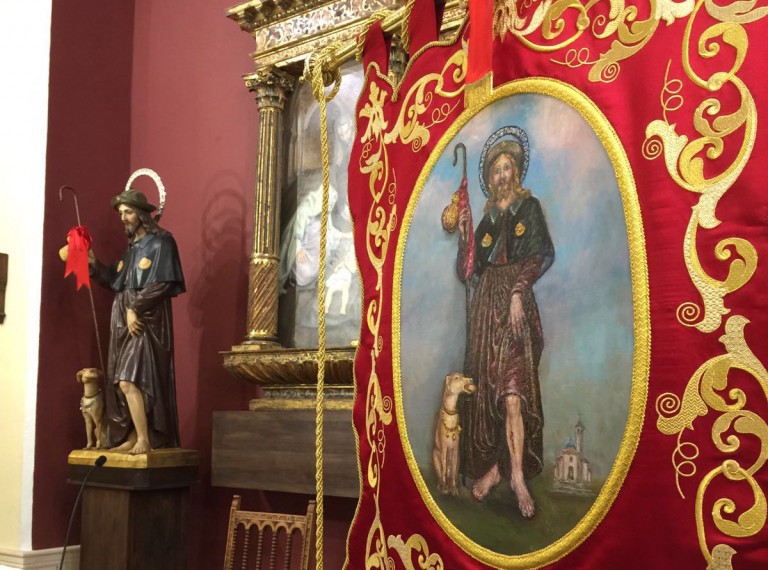 Nuevo estandarte para la Parroquia de San Roque diseñado por las monjas Claras