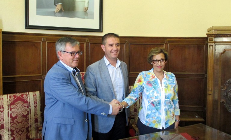 La Diputación de Albacete firma un convenio de colaboración con la Asociación de Familiares de Alzheimer (AFA)