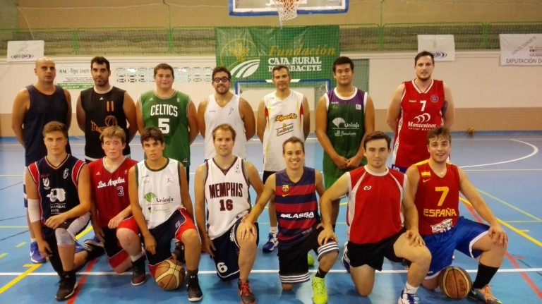 Rueda el balón para el AD Baloncesto Hellín