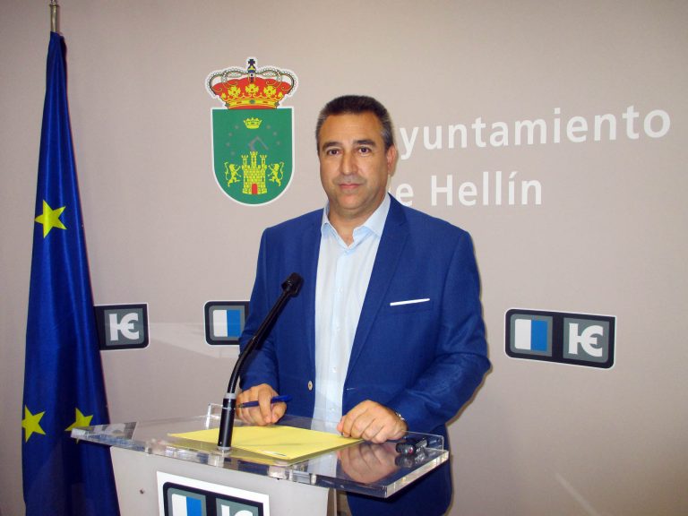 El Partido Popular sale en apoyo de los socios del Centro de Mayores