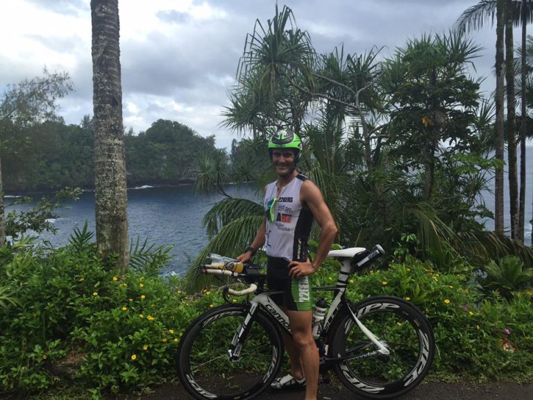 El hellinero Óscar Sánchez participa en el mundial de IRONMAN