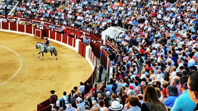El Fandi y López Simón salieron a hombros en la corrida de Feria