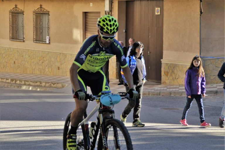 Yago Sardina se impuso en Cenizate a César Ruiz en un apretado sprint