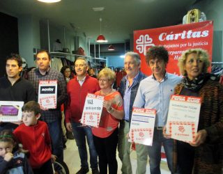 Cáritas entrega sus premios especiales de la Tómbola instalada en la Feria