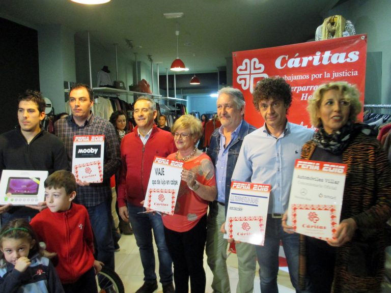 Cáritas entrega sus premios especiales de la Tómbola instalada en la Feria