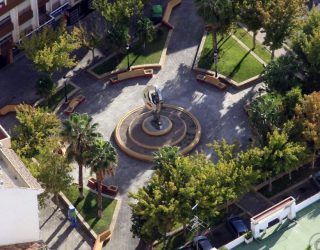 La plaza de Santa Ana escenario del mercado navideño de la Asociación de Artesanos