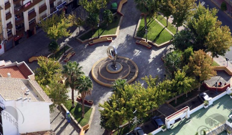 La plaza de Santa Ana escenario del mercado navideño de la Asociación de Artesanos