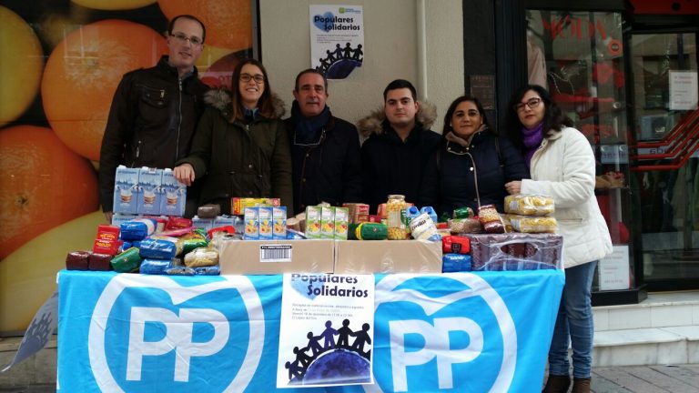 Recogida solidaria de alimentos de Nuevas Generaciones del Partido Popular