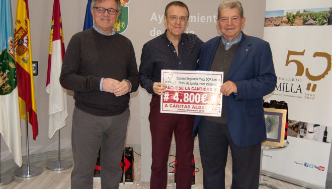 El Consejo Regulador de los Vinos de Jumilla entrega en Hellín 4.800 euros a Cáritas Albacete para financiar proyectos locales