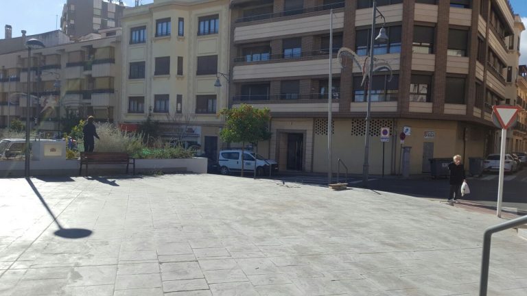 Retirada la valla del aparcamiento de la calle Sol