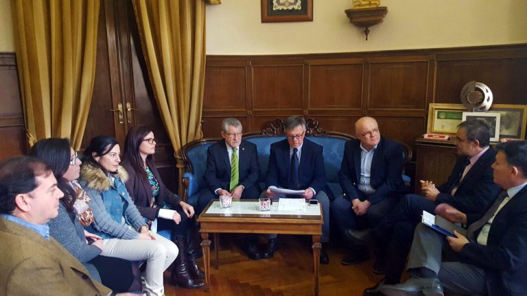 El consejero de Educación de la Junta de Comunidades, Ángel Felpeto visita la ciudad
