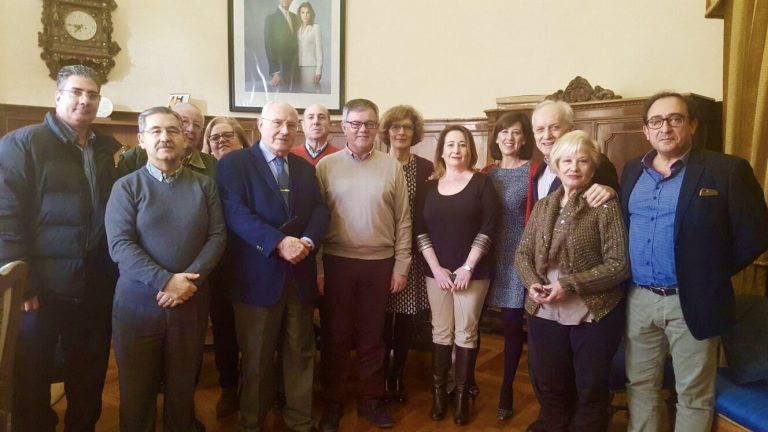 Juan Valiente toma el relevo de Cande López en la presidencia de la Junta Directiva  local de la AECC