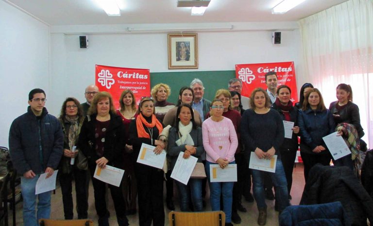 Cáritas y la Fundación “El Sembrador” entregan los diplomas a los participantes de los cursos de formación laboral