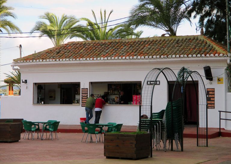Robos en el bar de la Rosaleda y en una casa de campo