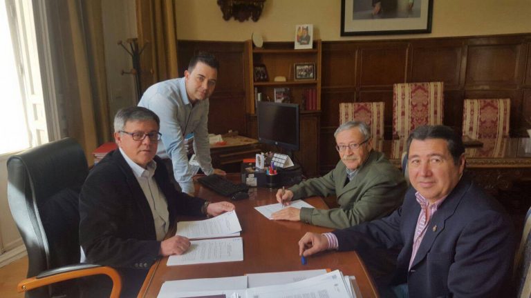 Renovación del acuerdo entre el Ayuntamiento y las asociaciones de Semana Santa