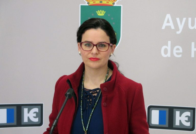 Beatriz Jiménez, en nombre del equipo municipal de gobierno, muestra la total adhesión a la huelga general de la Enseñanza