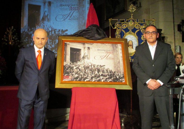 Presentación de la revistas y carteles de la Semana Santa