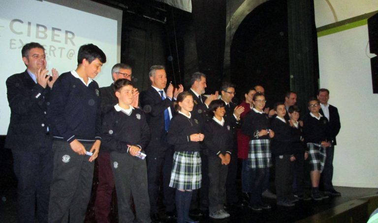 130 alumnos de los colegios de Hellín recibieron el carnet de “ciberexpertos”