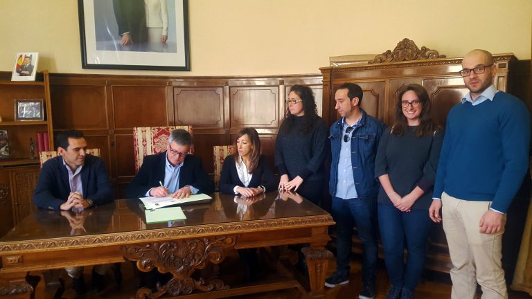 El Ayuntamiento de Hellín y la UNED firma un convenio de colaboración para la investigación de yacimientos prehistóricos