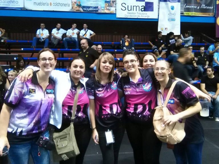 Treinta hellineros participan en el Campeonatos de España de Dardos