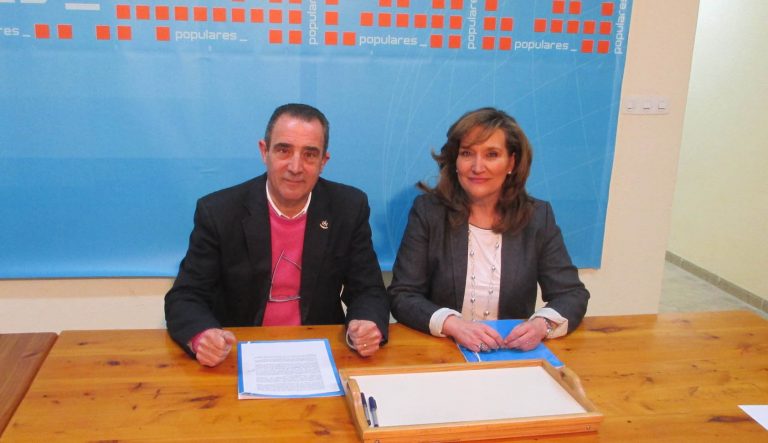 Manuel Mínguez y Rosario Rodríguez critican las políticas de la  Junta de Comunidades ante las necesidades del municipio de Hellín