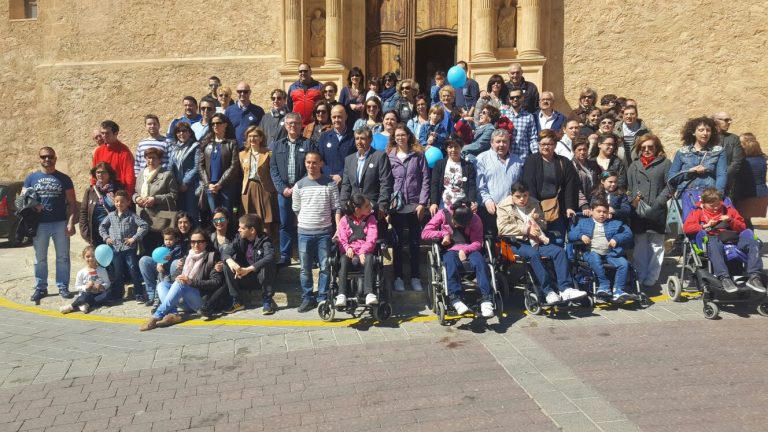 Suelta de globos y lectura del manifiesto como fin de los actos programados para conmemorar del Día Mundial del Autismo