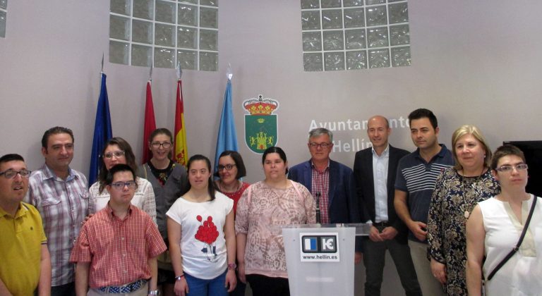 Firmado un convenio de colaboración entre el Ayuntamiento, la Gerencia de Atención Primaria del Hospital de Hellín y Asprona