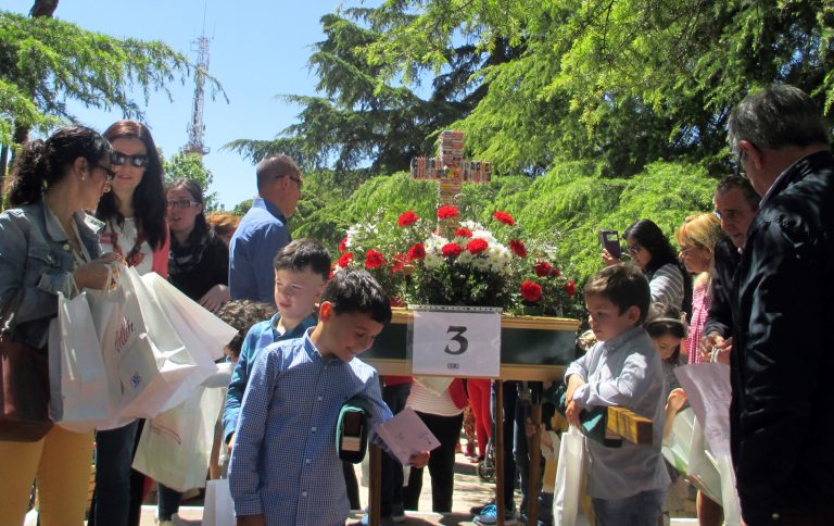 “La Cruz de los Caramelos” ganadora del Concurso de Cruces