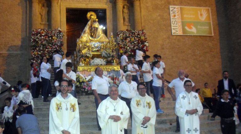 Con  la procesión de la Imagen de la Virgen del Rosario  finalizan los actos  en honor a la Patrona de Hellín
