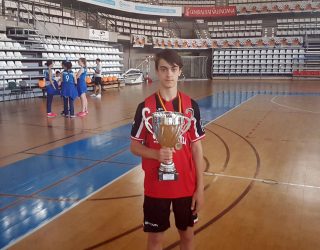 El jugador hellinero, Pascual Roldán, campeón de España Infantil de voleibol