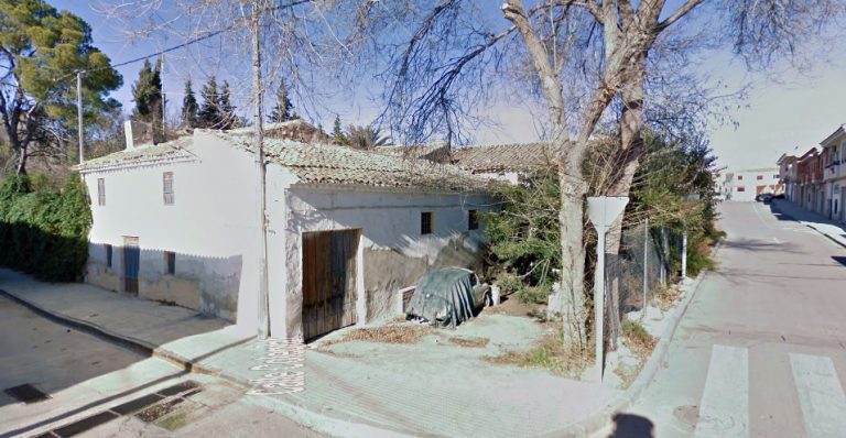 Amparo Zamorano nombra al sacerdote Francisco Genestal responsable del patrimonio de su hermano