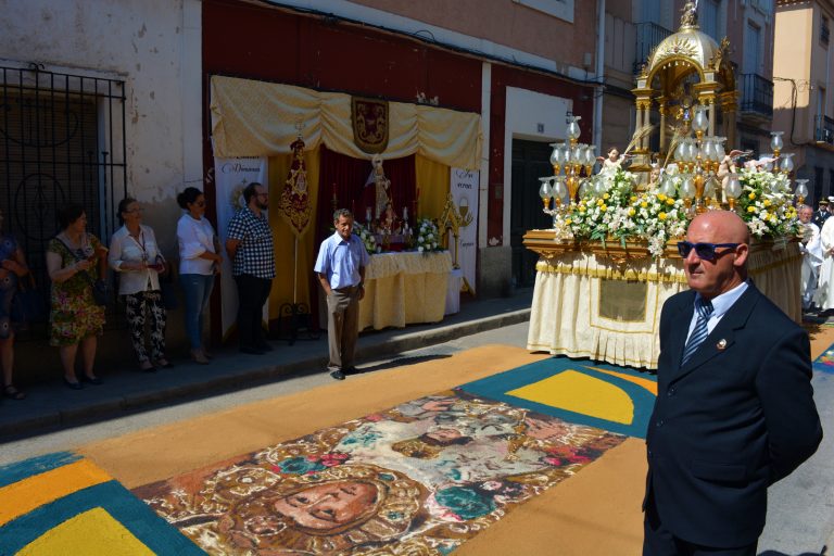 Mucha animación en “la noche de las alfombras”